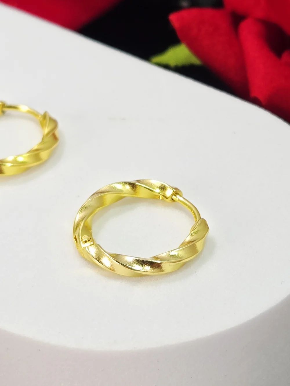 Twisted Gold Hoop Earrings 18mm 18K Stainless Steel Hinged Huggie Essential Luxe